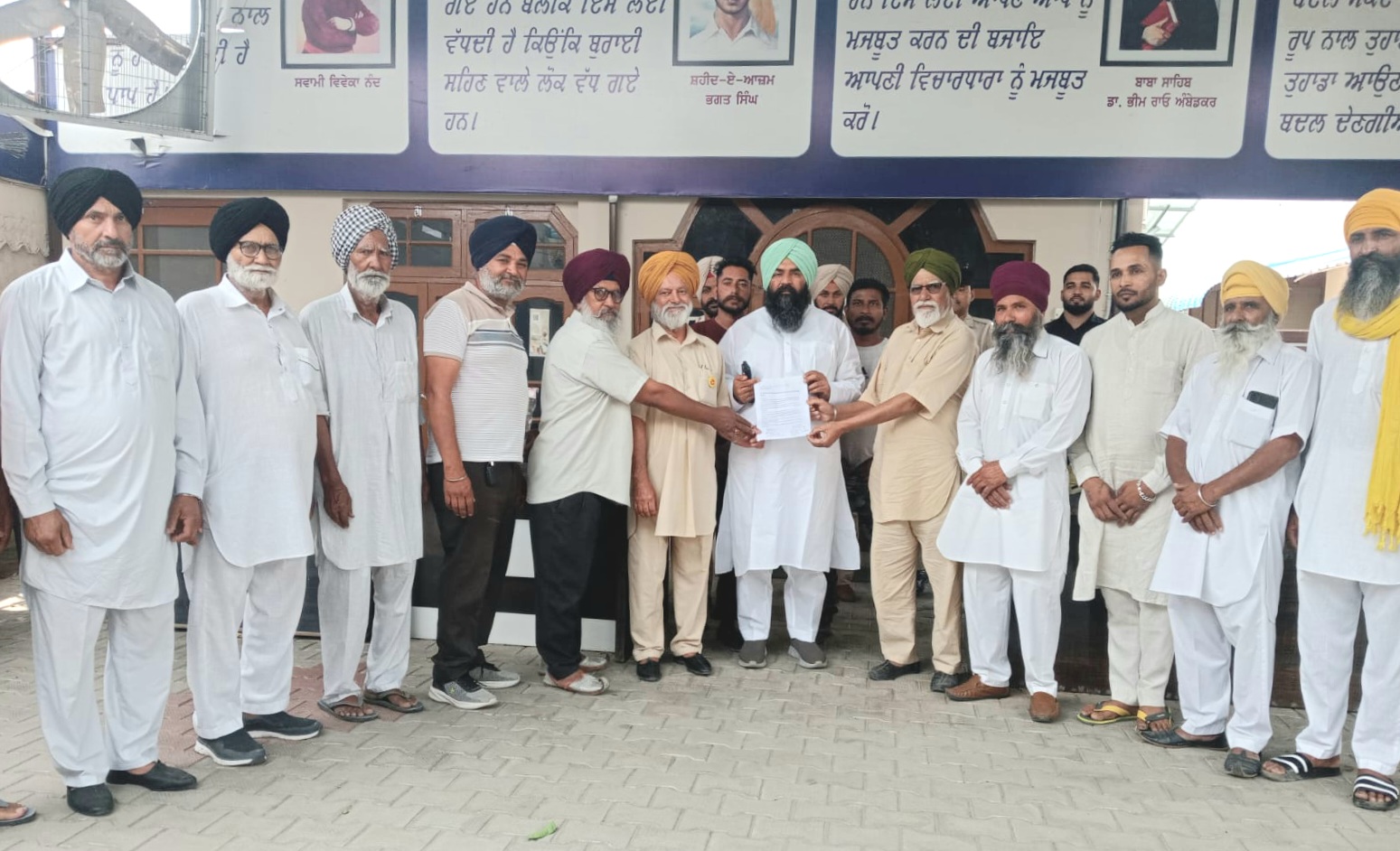 Kirti Kisan Union submitted a memorandum to the Deputy Speaker to the government to take a strong stand on the issue of water.